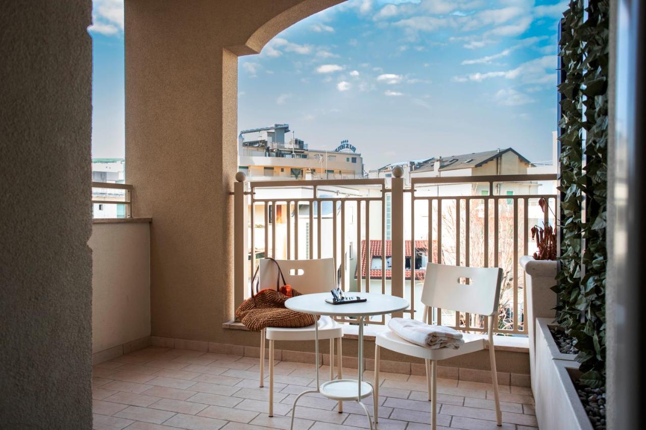 Mona Lisa Hotel Cattolica Luaran gambar